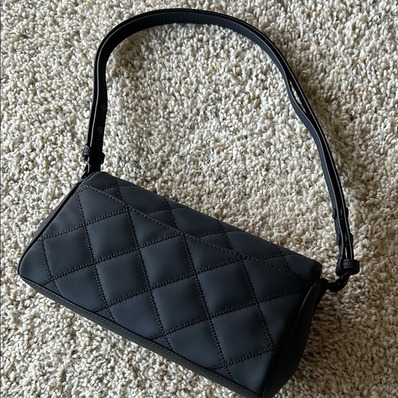 Tory Burch Black Quilted Shoulder Bag with Diamond Stitching - Picture 4 of 9